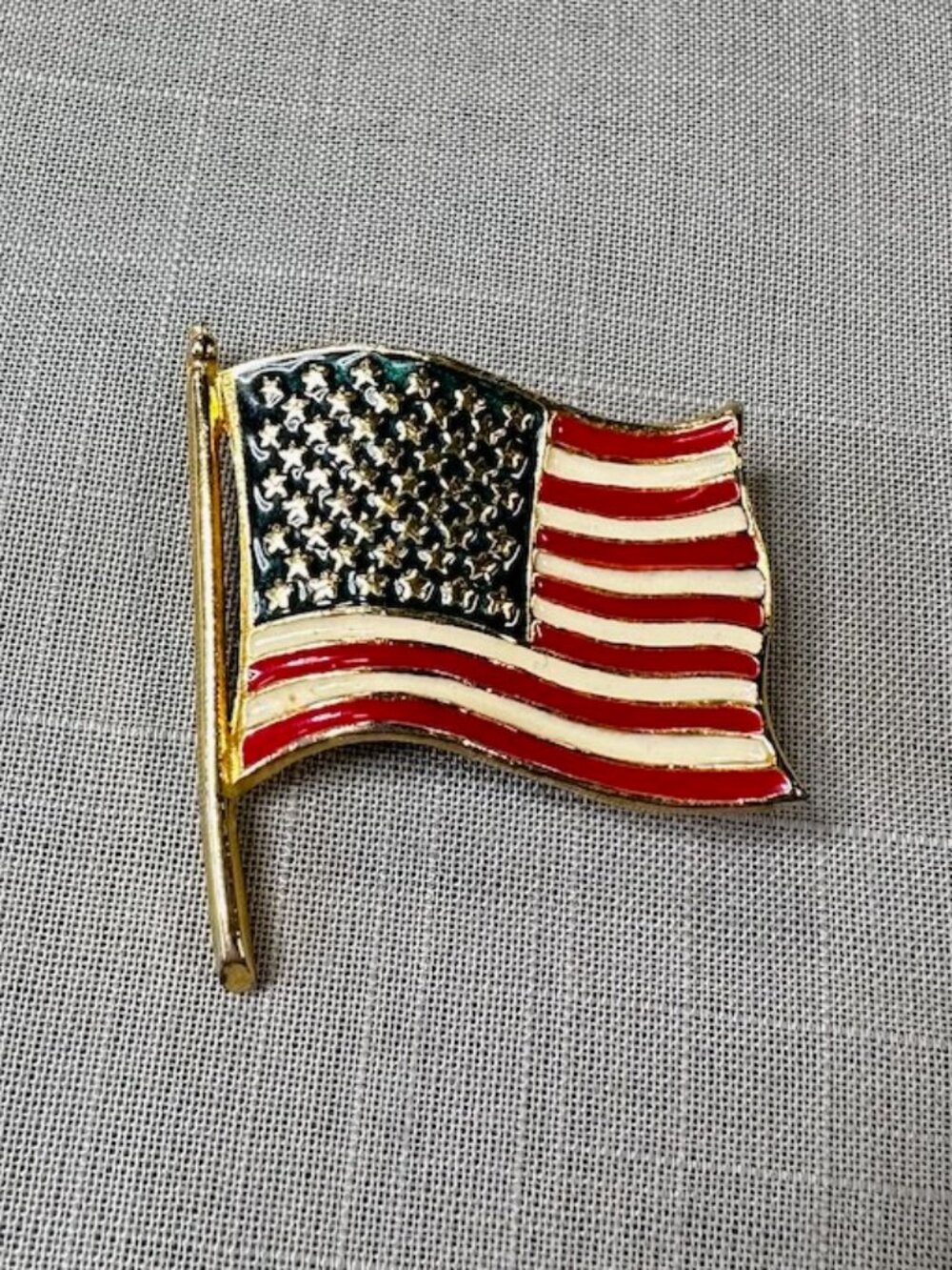 Vintage Wavy American Flag Pin